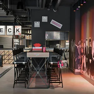 Moxy Hotel Dusseldorf